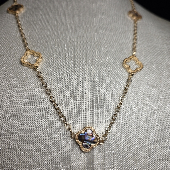 T Tahari Elegant Gold Flower Necklace 24" Adjust - Picture 5 of 10